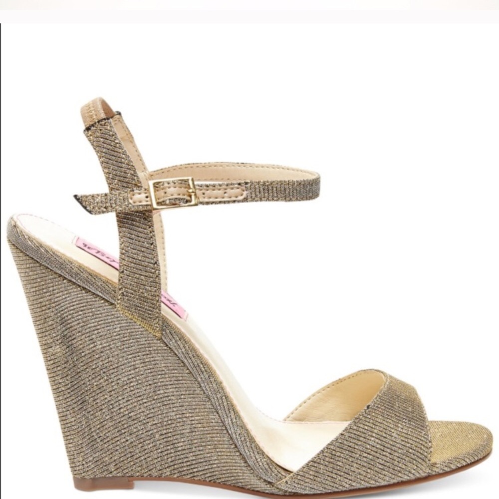 Betsey Johnson Duane Wedge